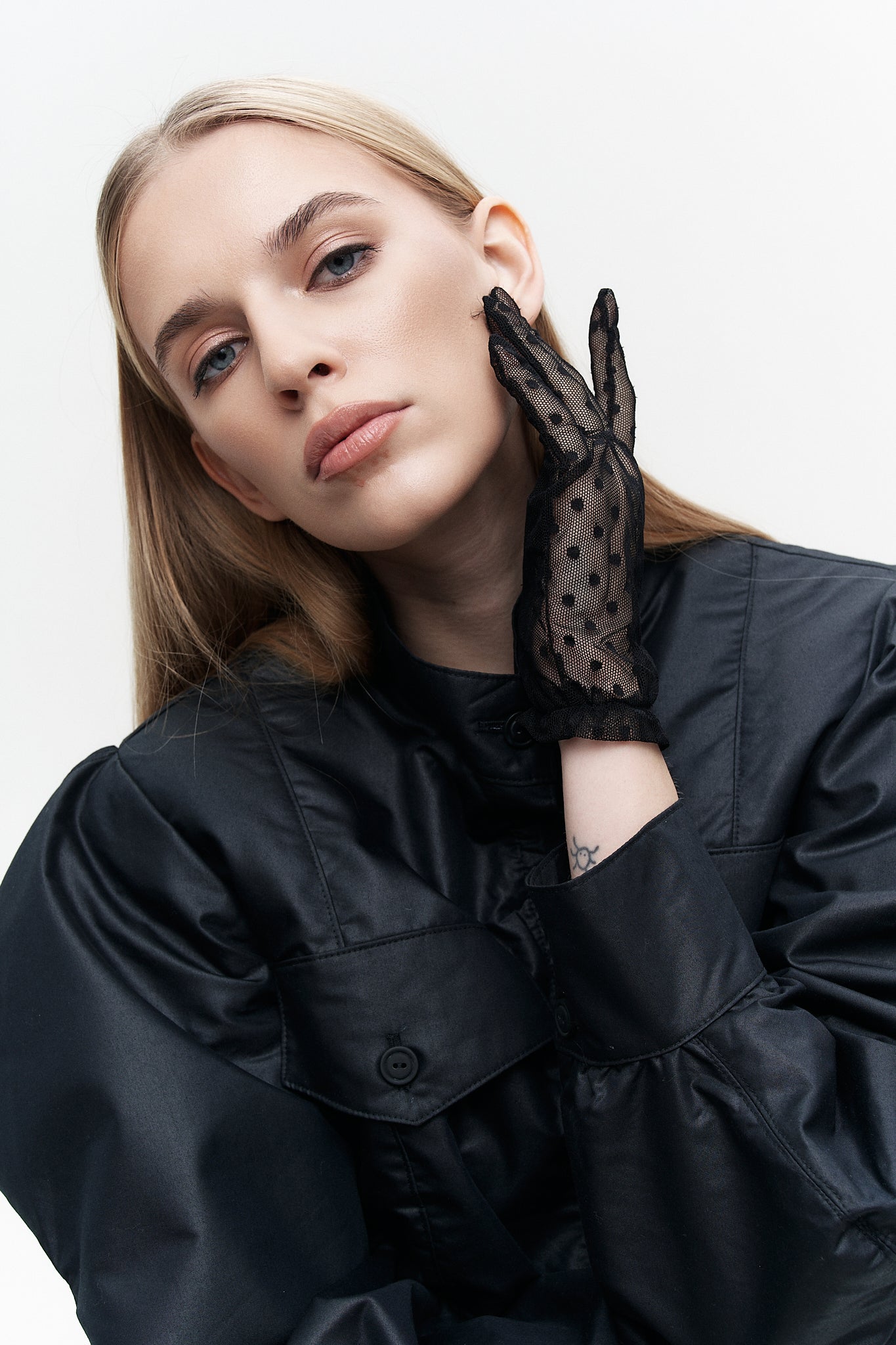 Exquisite gloves